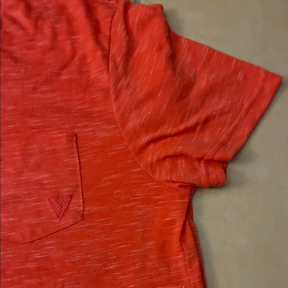 🔥5 for 20🔥 Guess Bright Orange V-Neck Tee M - Picture 2 of 5